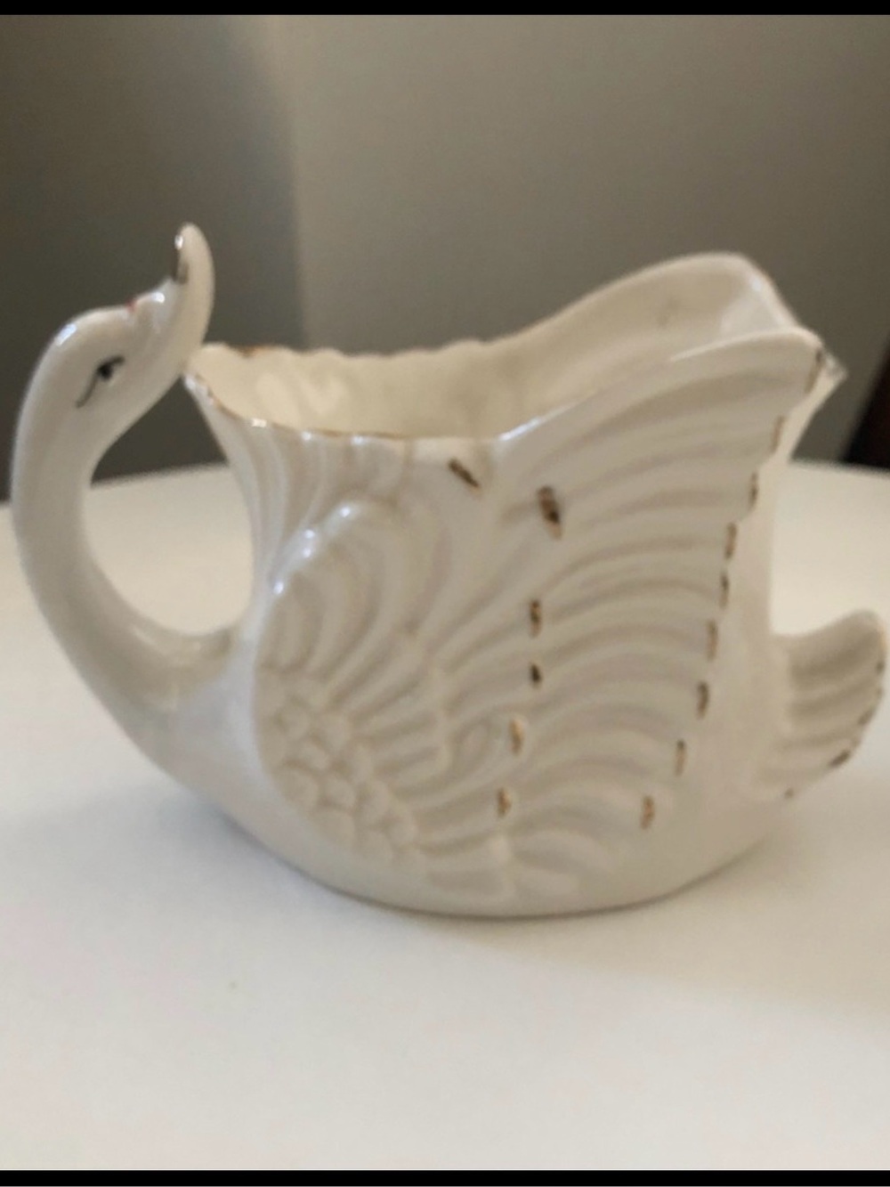 Vintage swan planter off white with painted detail.